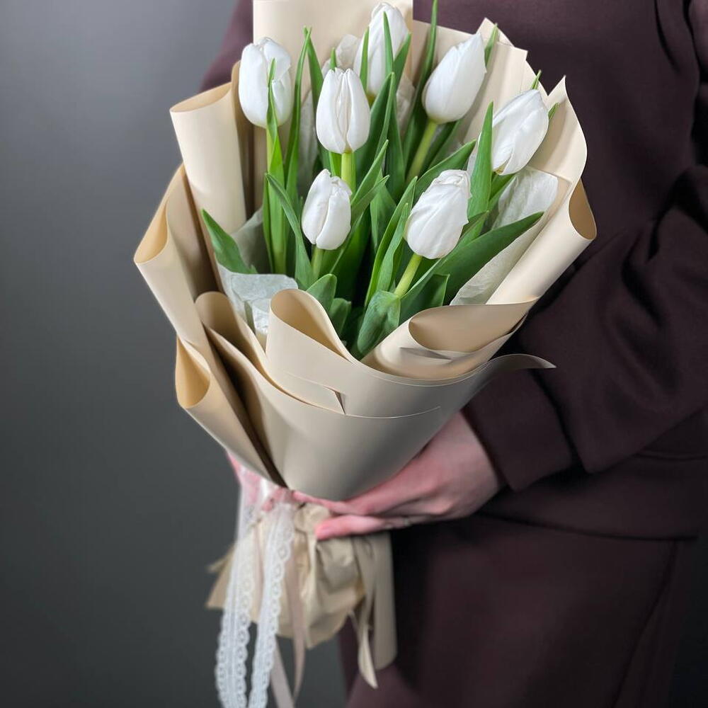 Букет с белыми тюльпанами 
